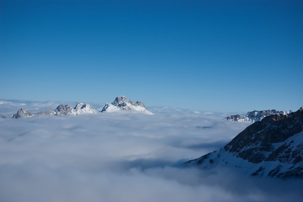 Ormont-Dessous, Switzerland by Hubert P