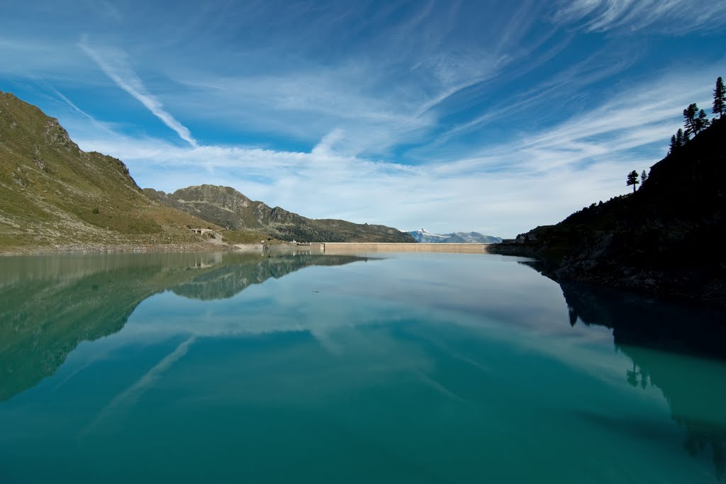 Lac de Cleuson et barrage. by Hubert P