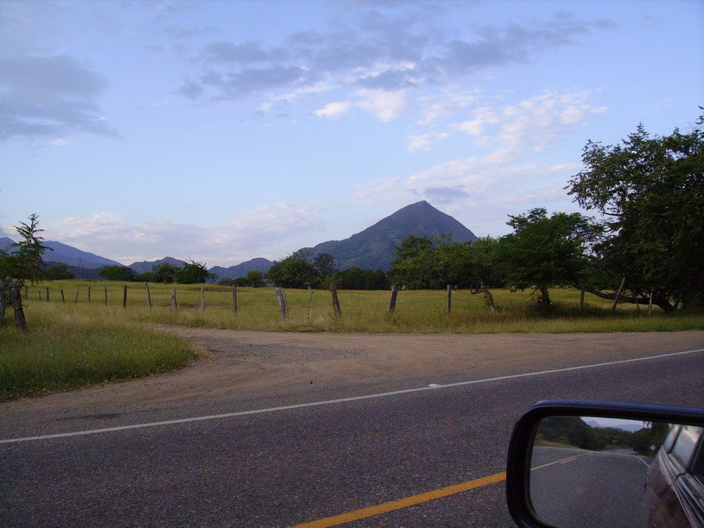 Cerro de Pakandé by Guillermo Rodriguez …