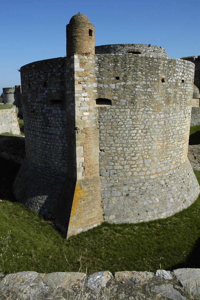 Un bastion de la forteresse de Salses by Christophe Trinquier