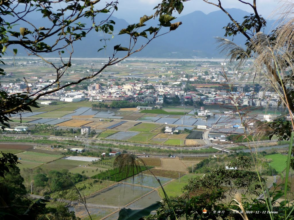 三星鄉 拱照村 - 龍泉步道 馬路邊 眺望 by 蔬食 忍辱  禪定