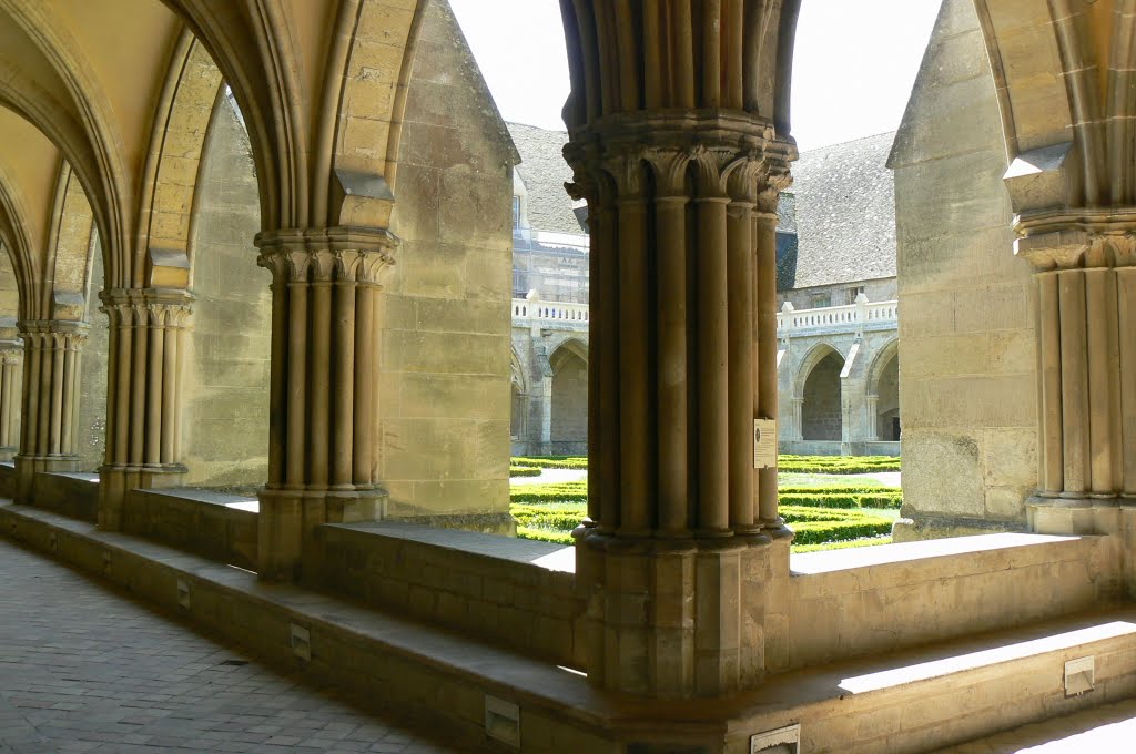 Abbaye de Royaumont - cloître by JP.GUYOMARD