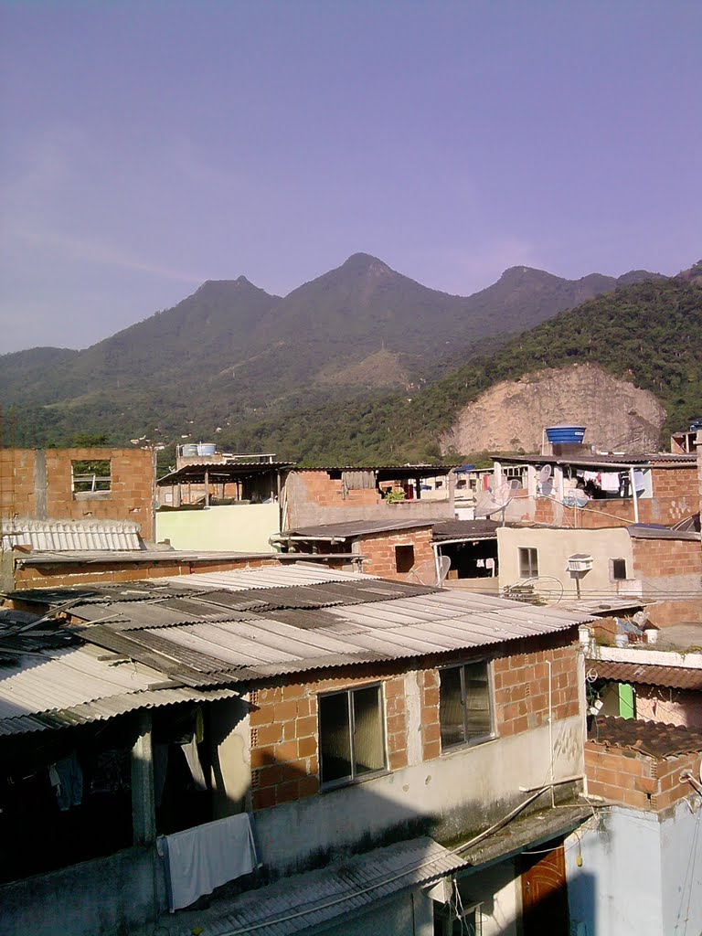 Favela Rio das Pedras by Elton Souza