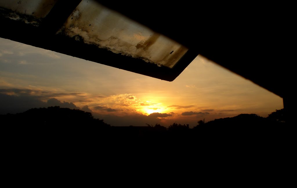 Paglubog ng Araw (Sunset) sa Vinzons' Hall, UP Diliman by Sasa Aguila