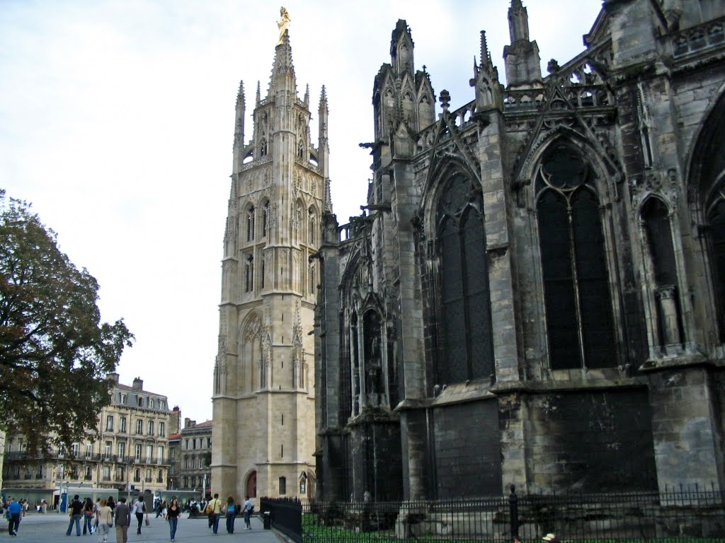 Cathédrale Saint-André de Bordeaux by Colin W