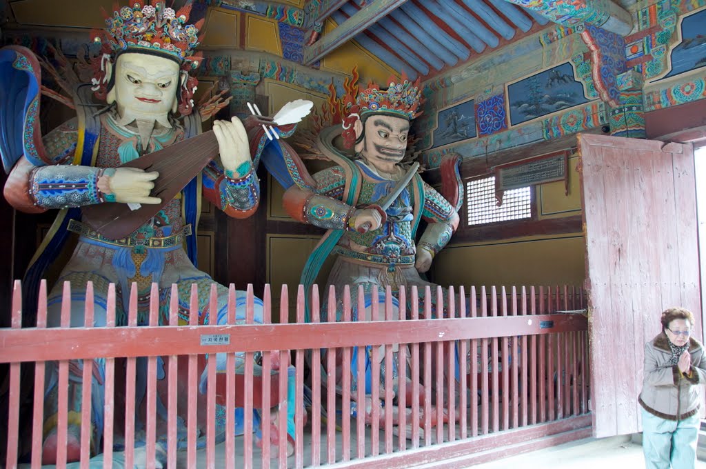 Tongdo temple enterance 양산 통도사 입구 by Cheol Hwan Kim (Cadw…