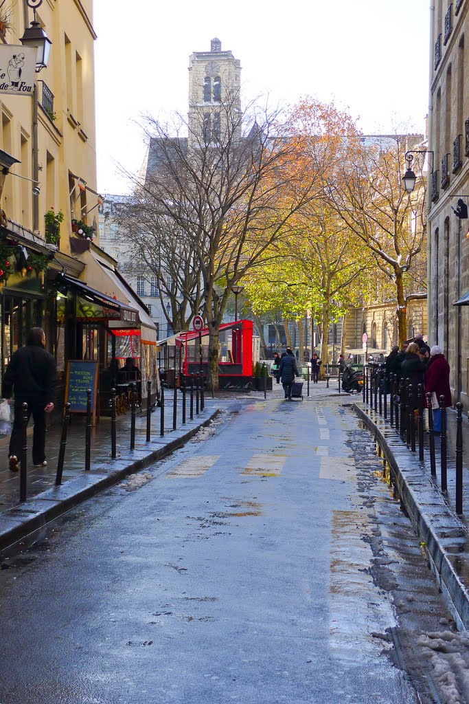 St Gervais St Protais, vue de la rue du Bourg Tibourg by Chris de la B