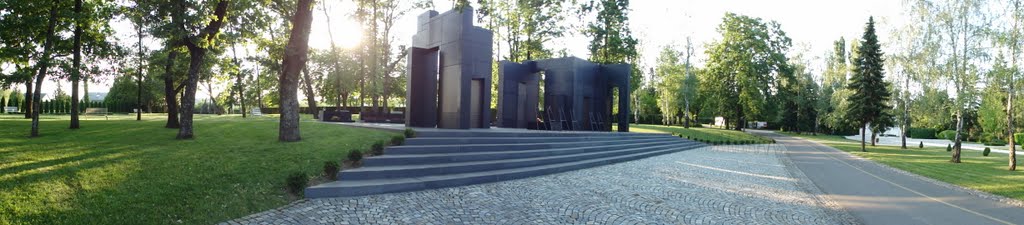 Mirogoj, zid boli /wall of pain monument/ by Tomislav Pecak