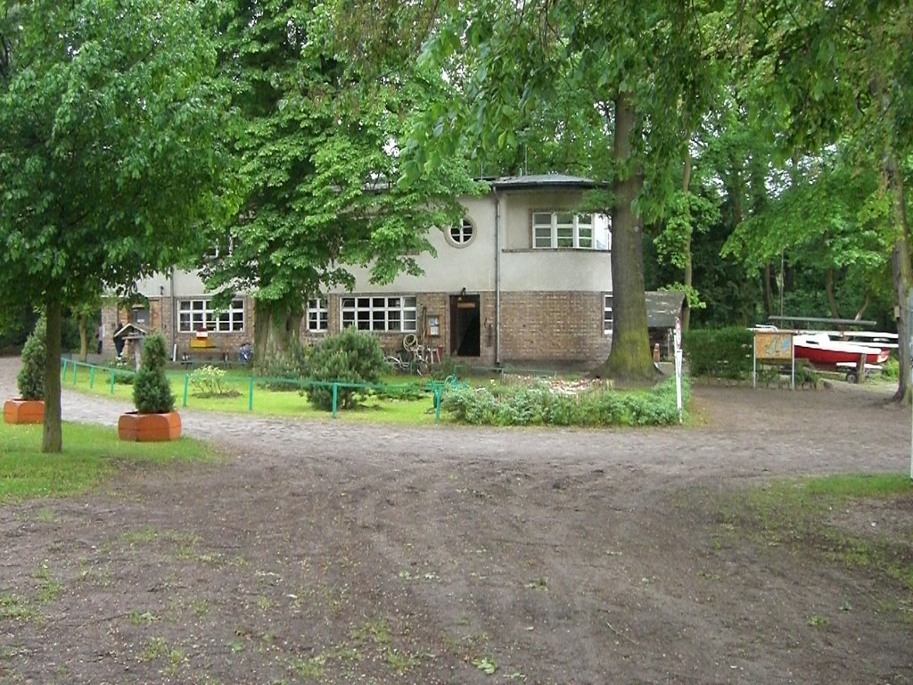 Schoolfarm Scharfenberg Island - "The Ferry house" by Tegeler