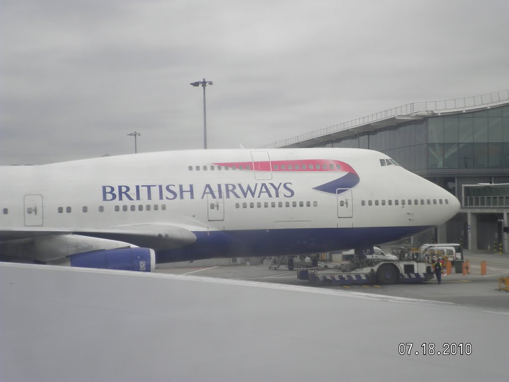 747 at London Heathrow by sloeffler7