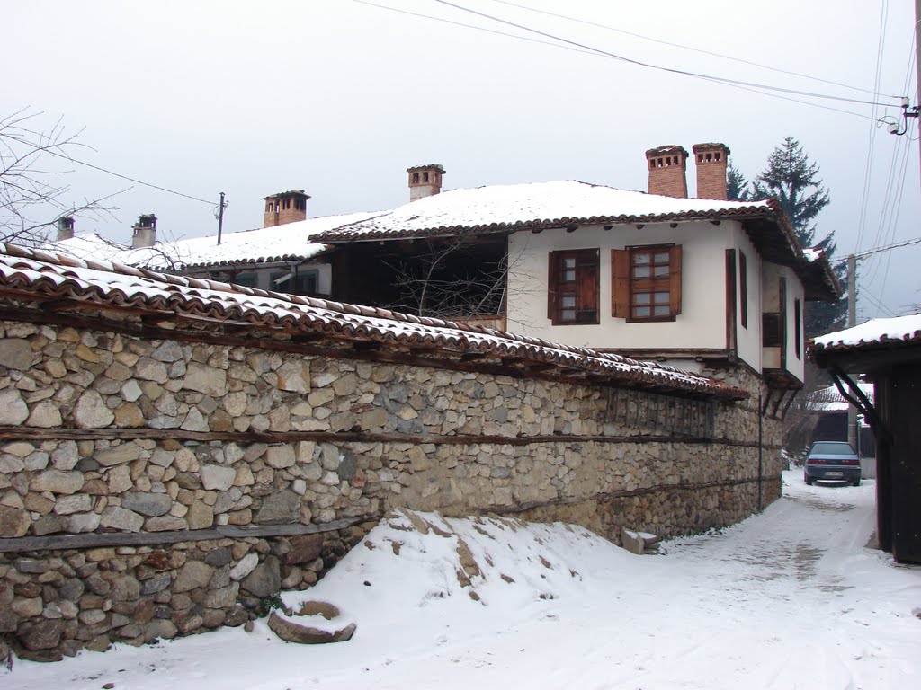 Street in Koprivshtica by kalin_vod