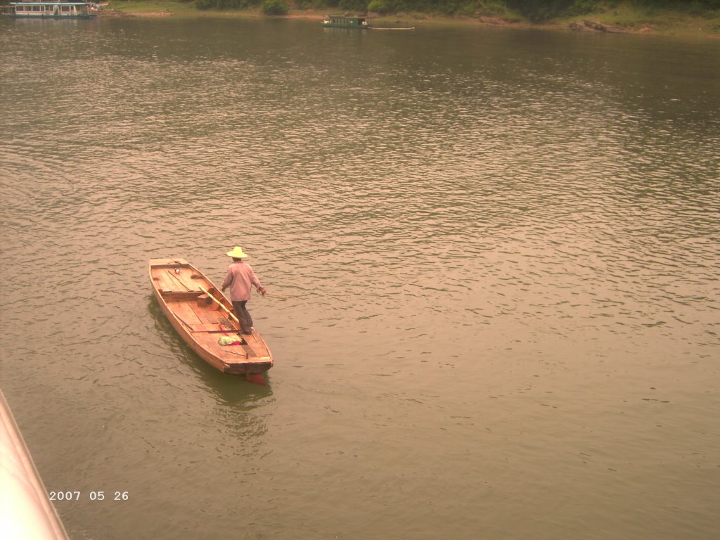 Equilibriste sur la Li River - Guilin by Jackie BG