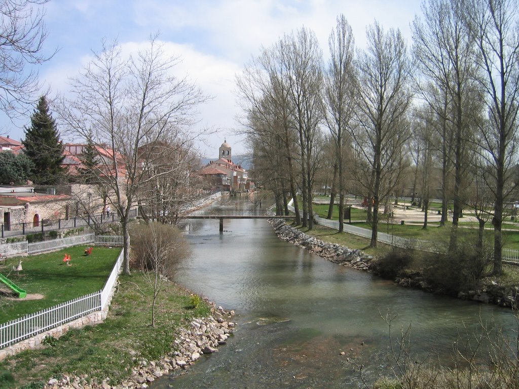 VISTA DESDE EL PUENTE MAYOR. by Ángela Torices Sierr…