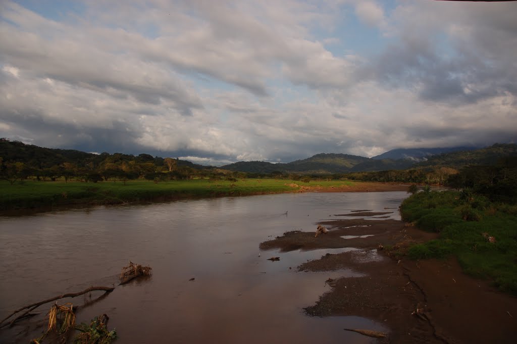 Puntarenas, Costa Rica by Mathias Schmid