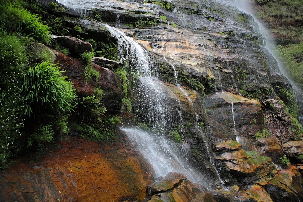 Waterfall in the Blue Mountains National Park by hubert.zumbach