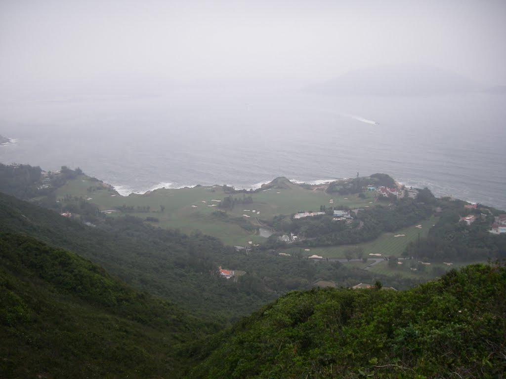 The view from Dragon's Back to Shek O Golf Course 從龍脊看石澳高爾夫球場 (2009-11-15) by JJ Leung