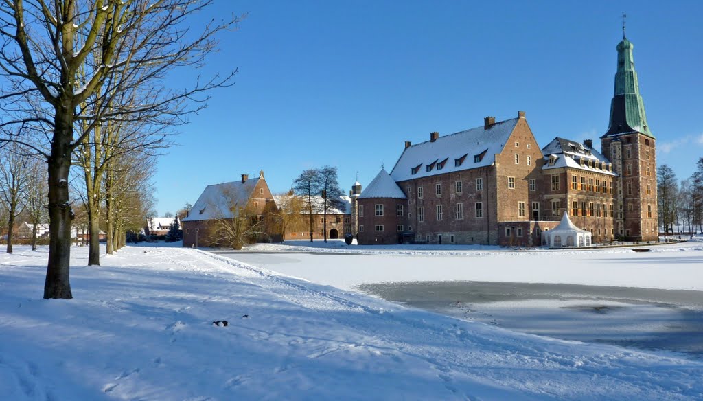 Winter am Schloss Raesfeld by Bernd Fecke