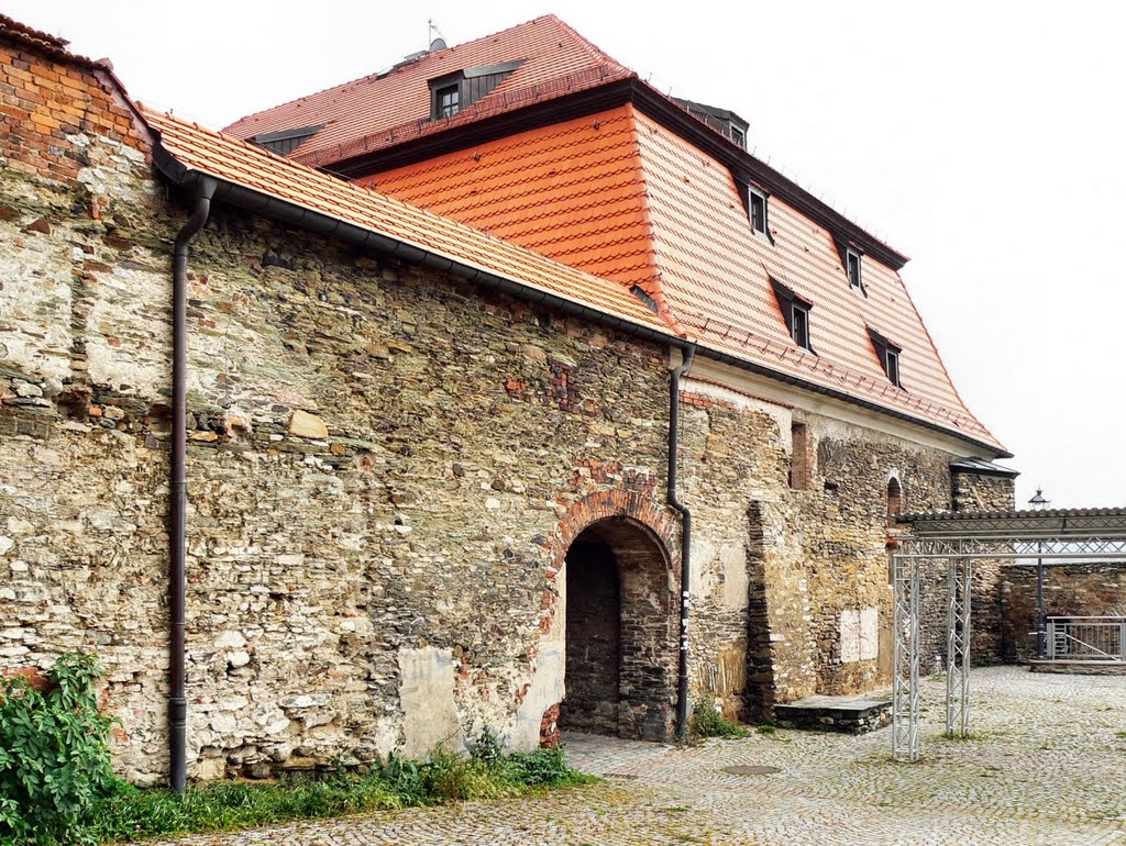 Plauen - Das Burgtor und der Burghof der ehem. Burg by Thomas Eichler