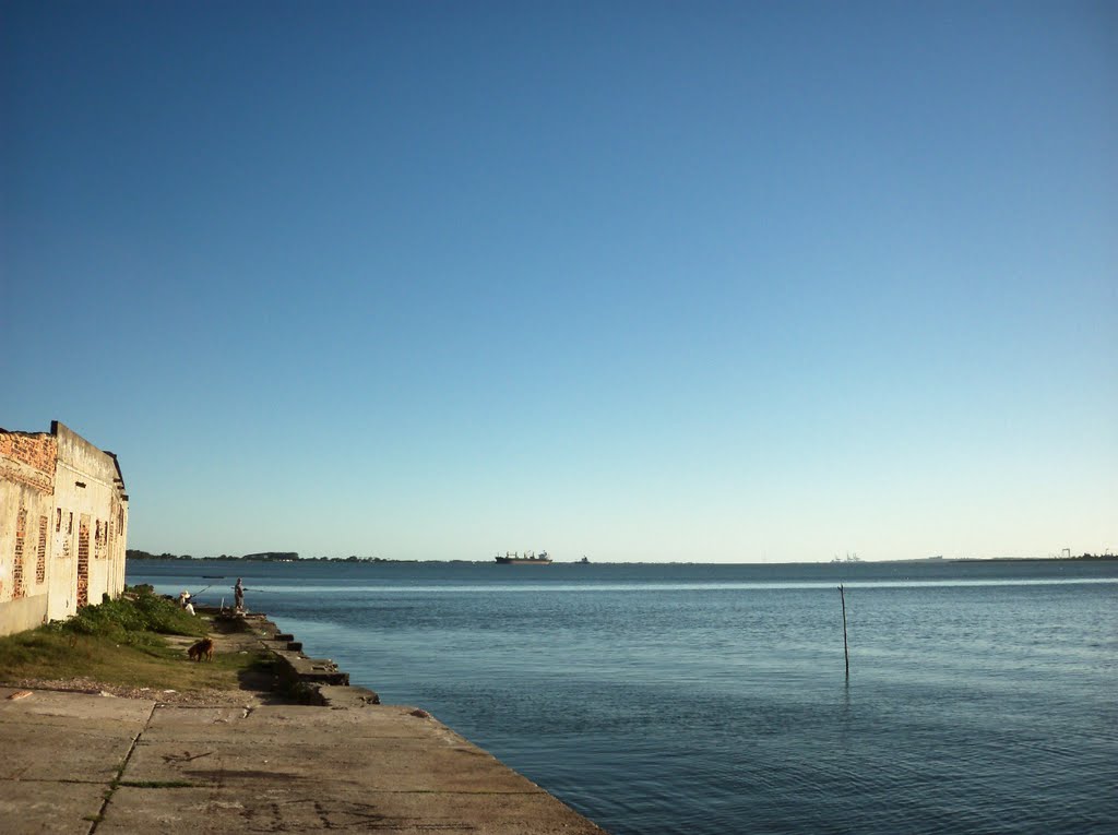 Vista da Lagoa dos Patos-São José do Norte-RS-Brasil. by Sergio Roig