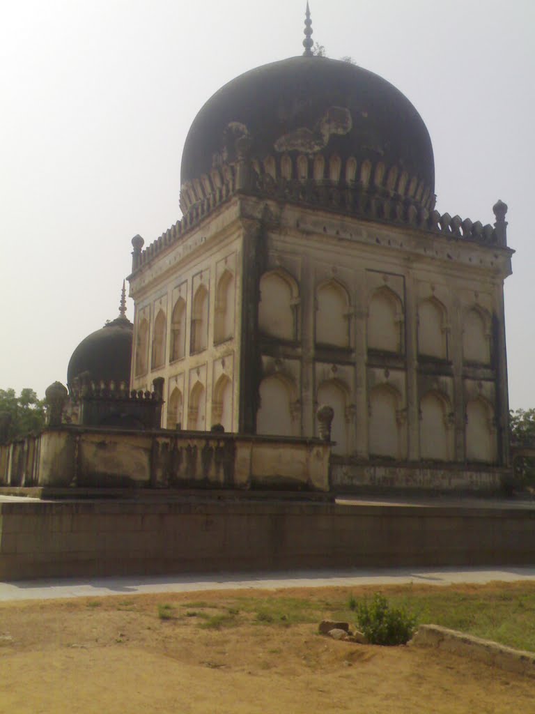 Tomb of ibrahim quli Qutub shah(3th king 1550-1580AD)(Ramareddy Vogireddy) by RamaReddy Vogireddy