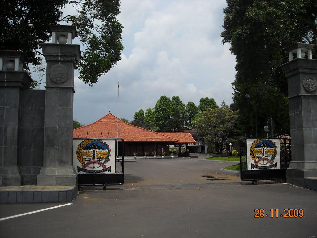 Kantor Bupati Banyumas - Purwokerto by Wherysusanto by Wignyo Hery Susanto