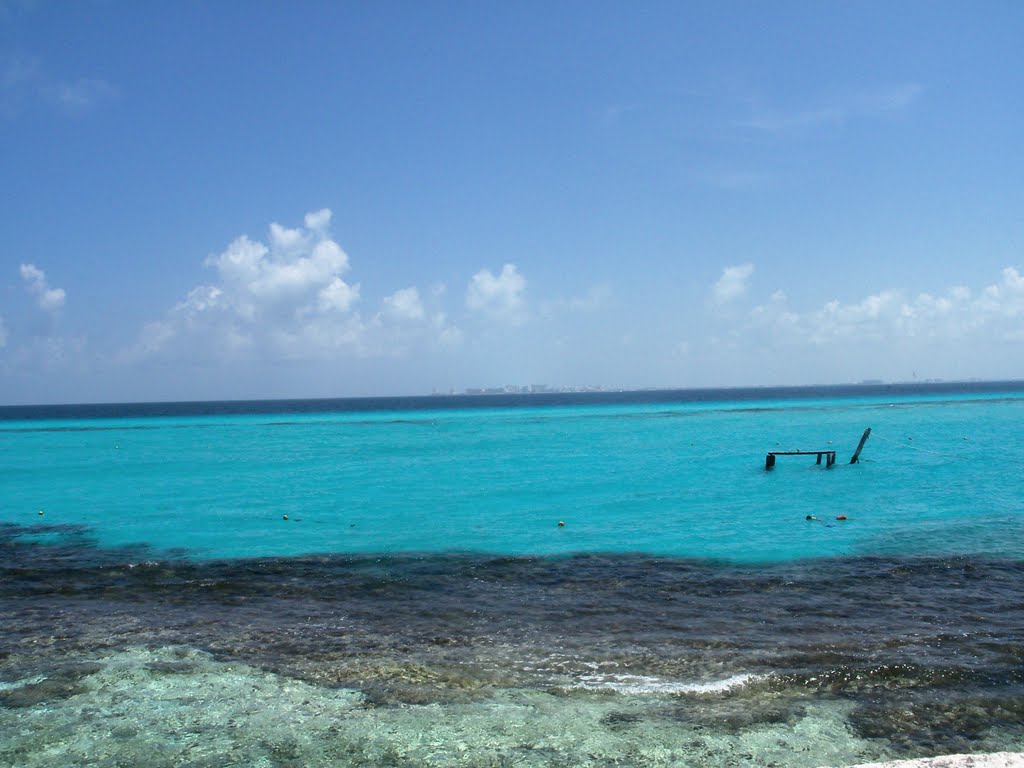 Isla Mujeres, Parque Garrafón - Vista del Mar Caribe y al fondo Cancun by parellano