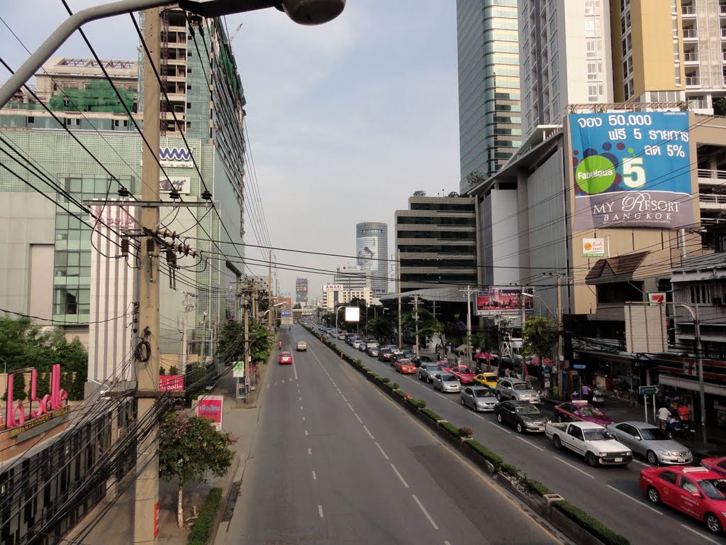 Bang Kapi, Huai Khwang, Bangkok, Thailand by Stefan Gurtner