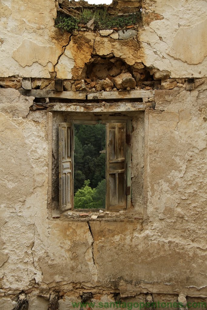 Ventana en los Goldines by Paco Lorite Muñoz