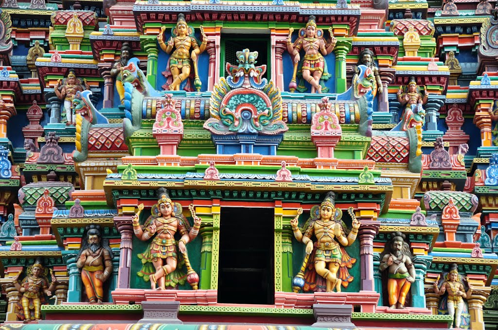 Temple Tower Details of the Meenakshi Sundareswarar Temple. Madurai, India. by Nicola e Pina India …