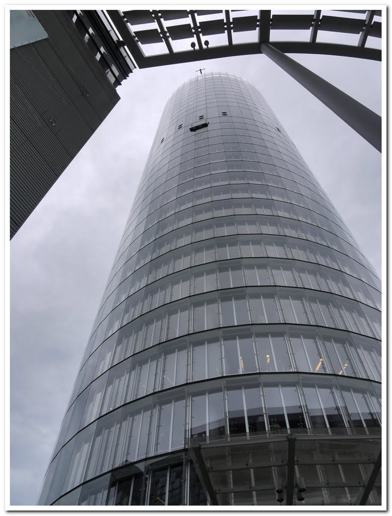 RWE Turm Essen by marco.marsella