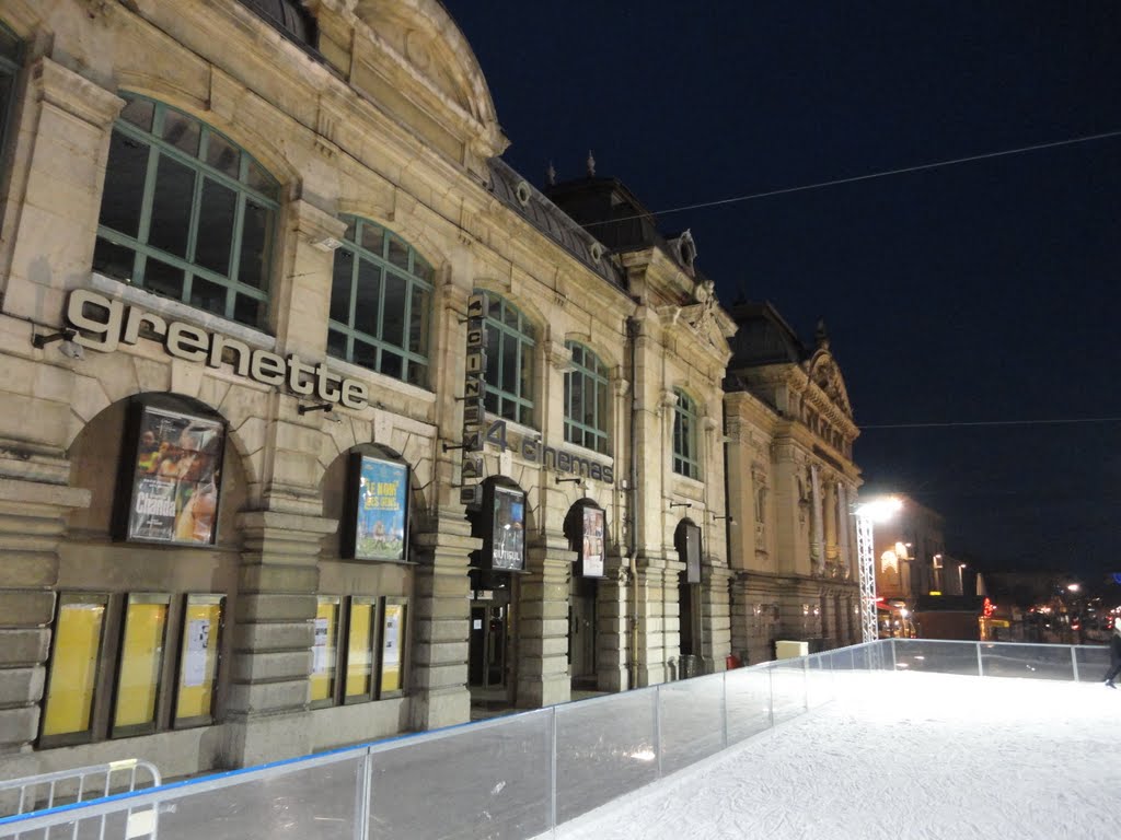 Patinoire à la Place de la Comédie by Alphard V