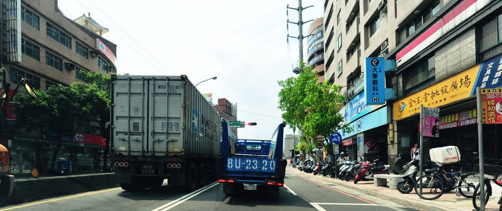 New Taipei, Banqiao District, New Taipei City, Taiwan by ImagingTaipei