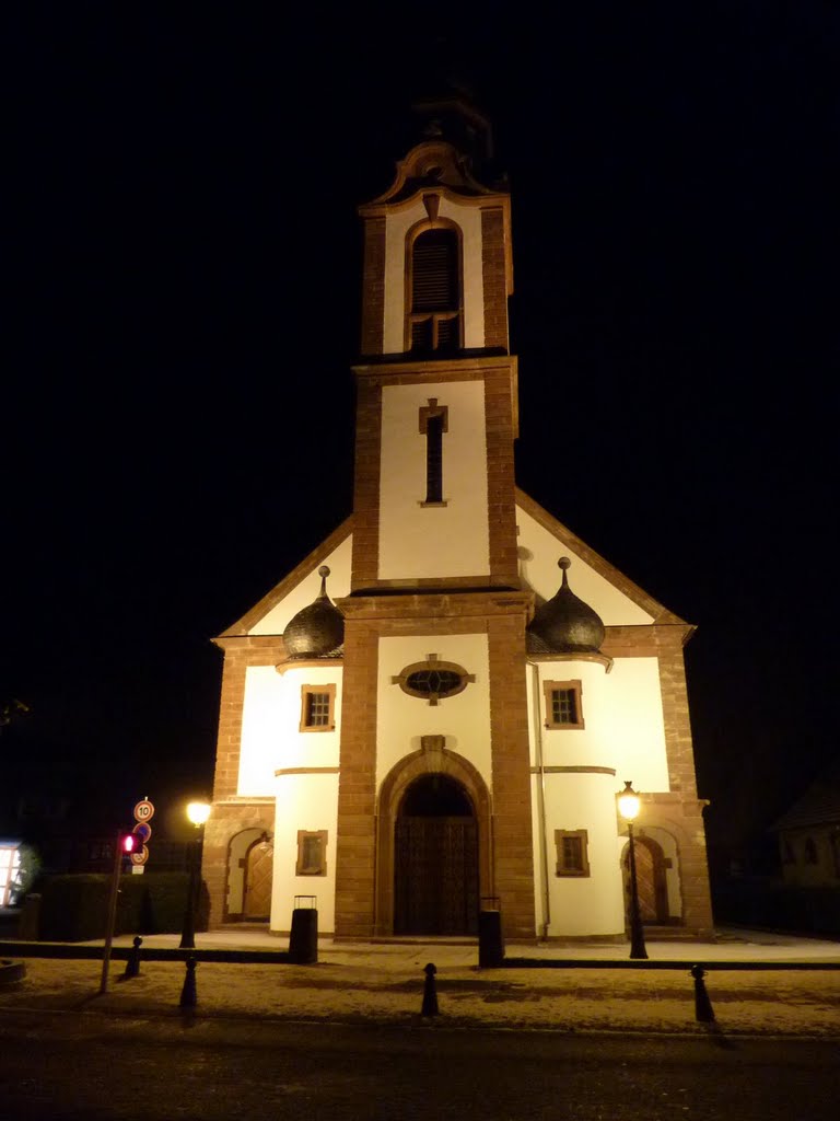 L'église catholique de nuit, déc. 2010 by Christian Hoffmann