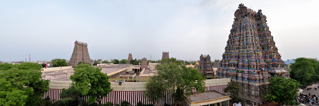 Panoramic view of the Meenakshi Sundareswarar Temple. Madurai, India. by Nicola e Pina India …