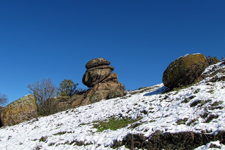 Тракийският мегалит над Жребичко 2 (Thracian megalith over Zhrebichko 2) by pepopepo_bg