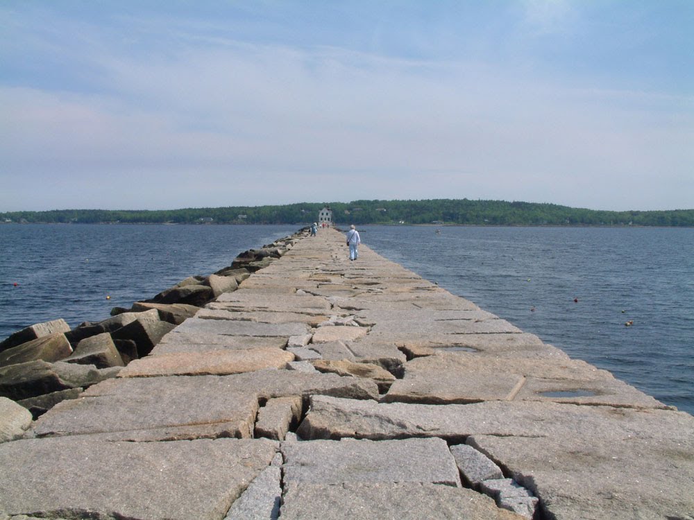 Rockland Breakwater by aitchie