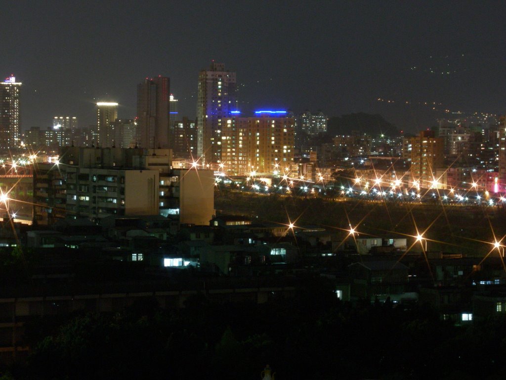 新店溪夜景 Night view of Xindian River by bipedtaipei