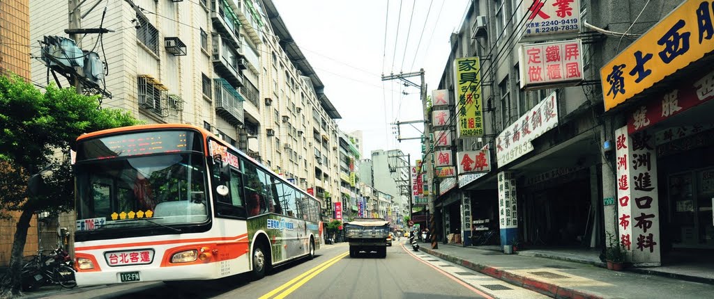 New Taipei, Banqiao District, New Taipei City, Taiwan by ImagingCity10