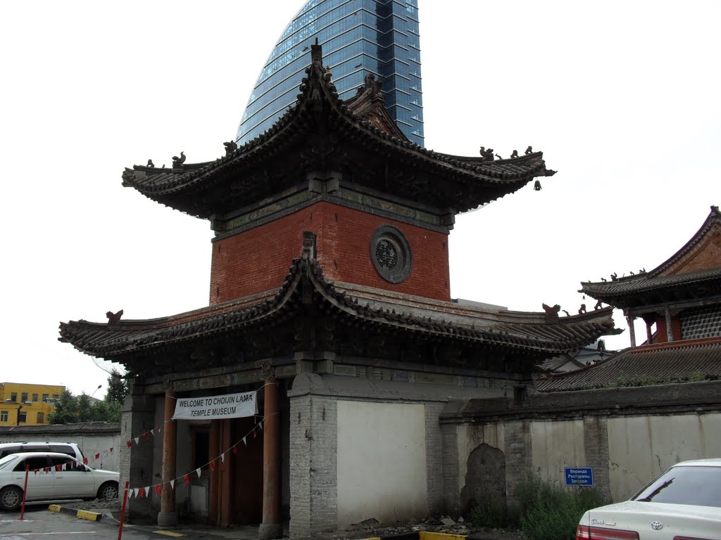 Buddhist temple - Ulaan Baatar by Simon Shaw