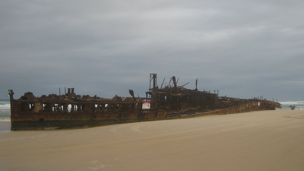 Maheno shipwreck by Pierre-Luc Grenon