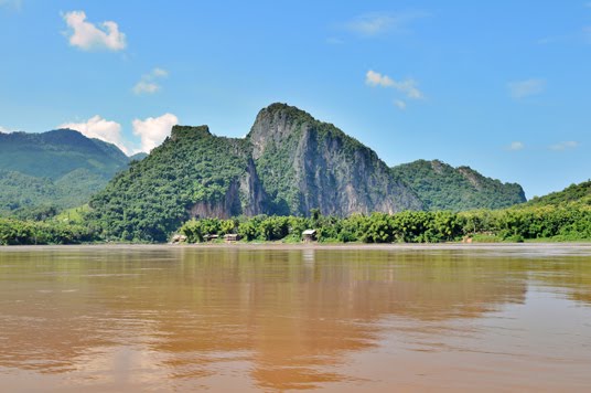 Luang Prabang Mekong River - 메콩강 풍경 by KIM GUNYOUNG