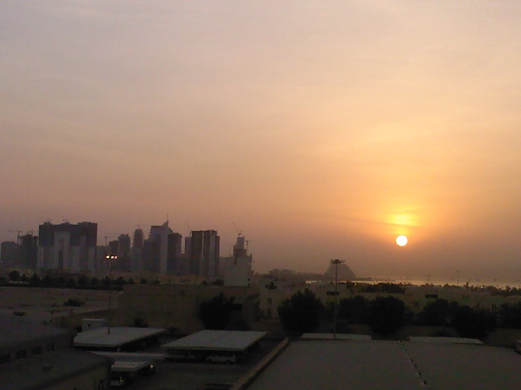 Doha sunrise from ROMATRE office-1 by fékhó