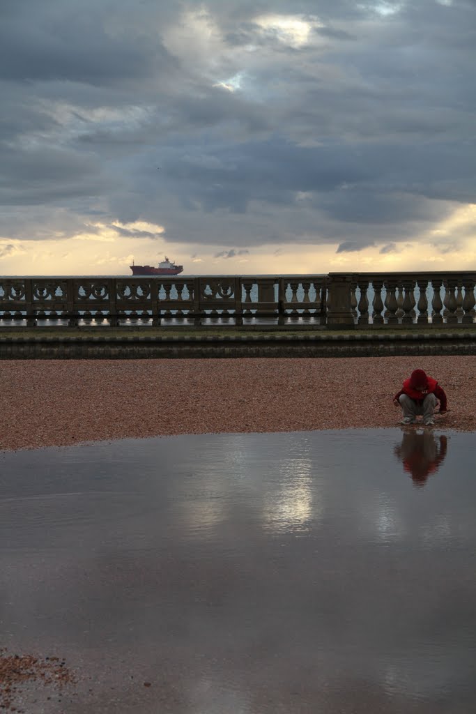 The child and the ship by luciano mantovani