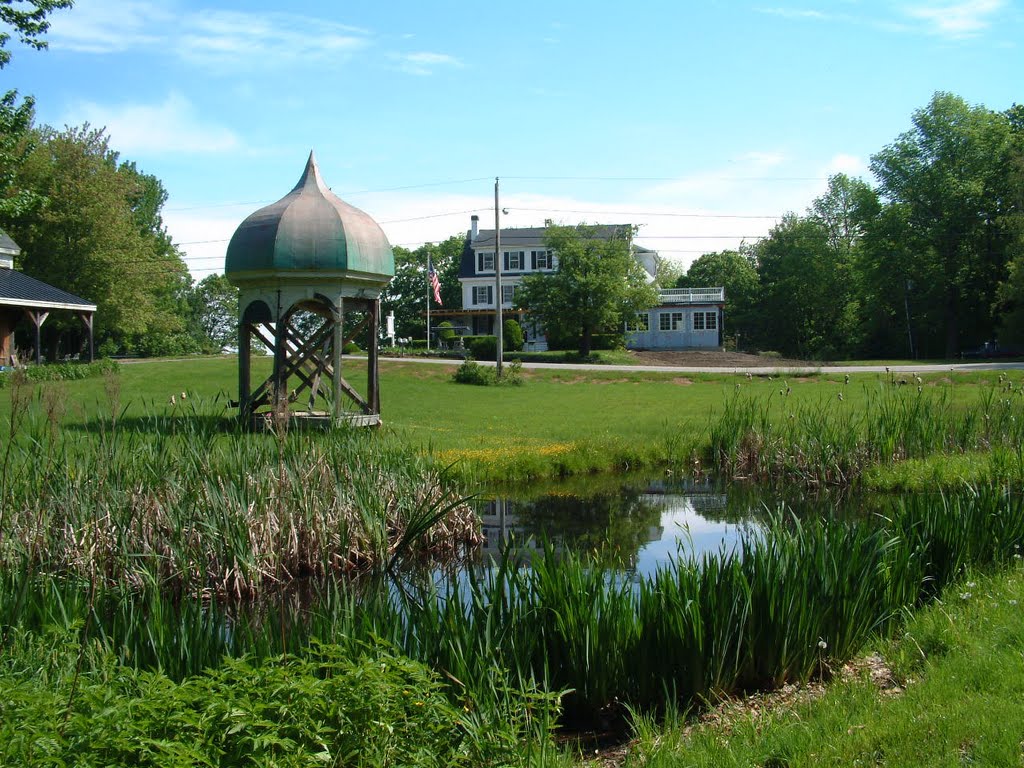 Garden at Harpswell by aitchie