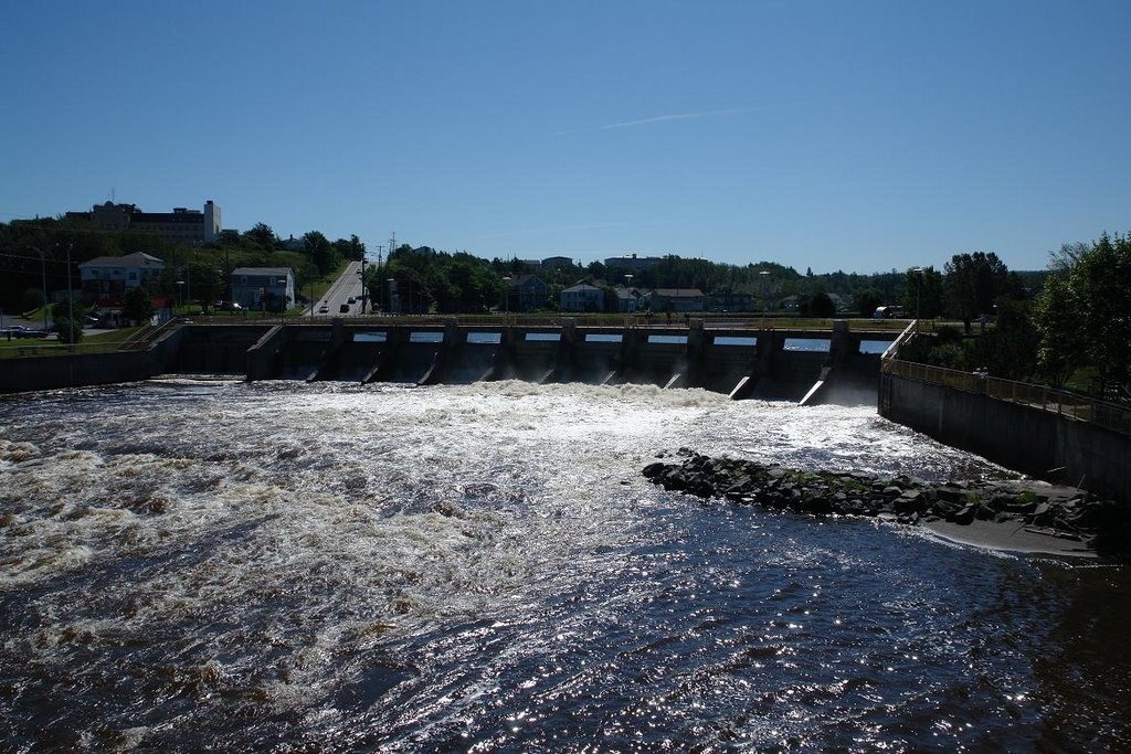 Matane passe aux Saumons by yvan 66