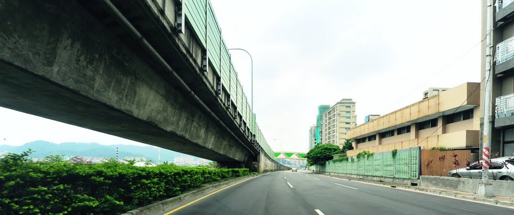 New Taipei, Banqiao District, New Taipei City, Taiwan by ImagingTaipei10