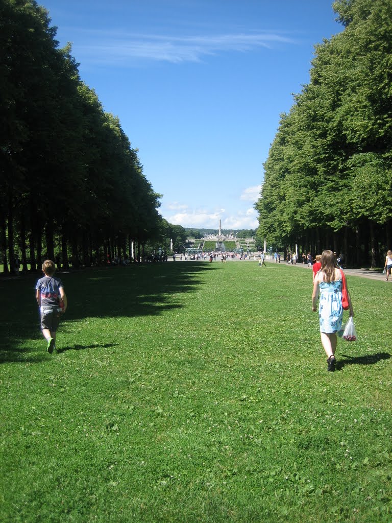 Entering Vigelandsparken ("It`s boring, mom!") by Marianne