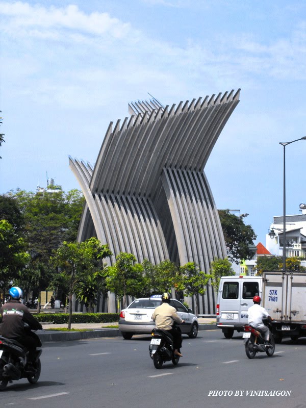 Công viên trên đường vào TSN airport by vinhsaigon01