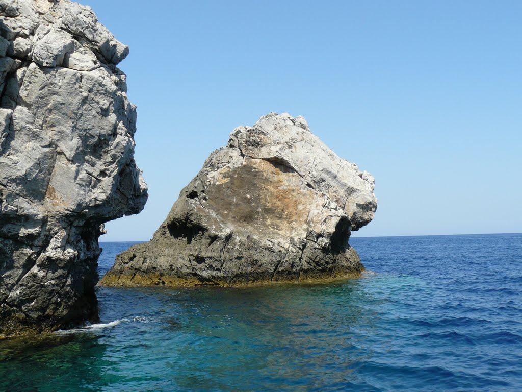 Lion Head near Lindos by fdumi