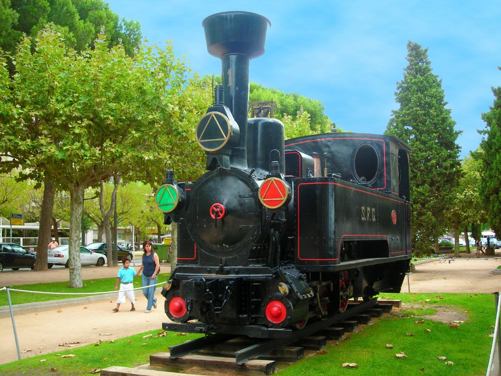 Sant Feliu de Guixols, locomotora de l'antic tren a Girona by jordi domènech